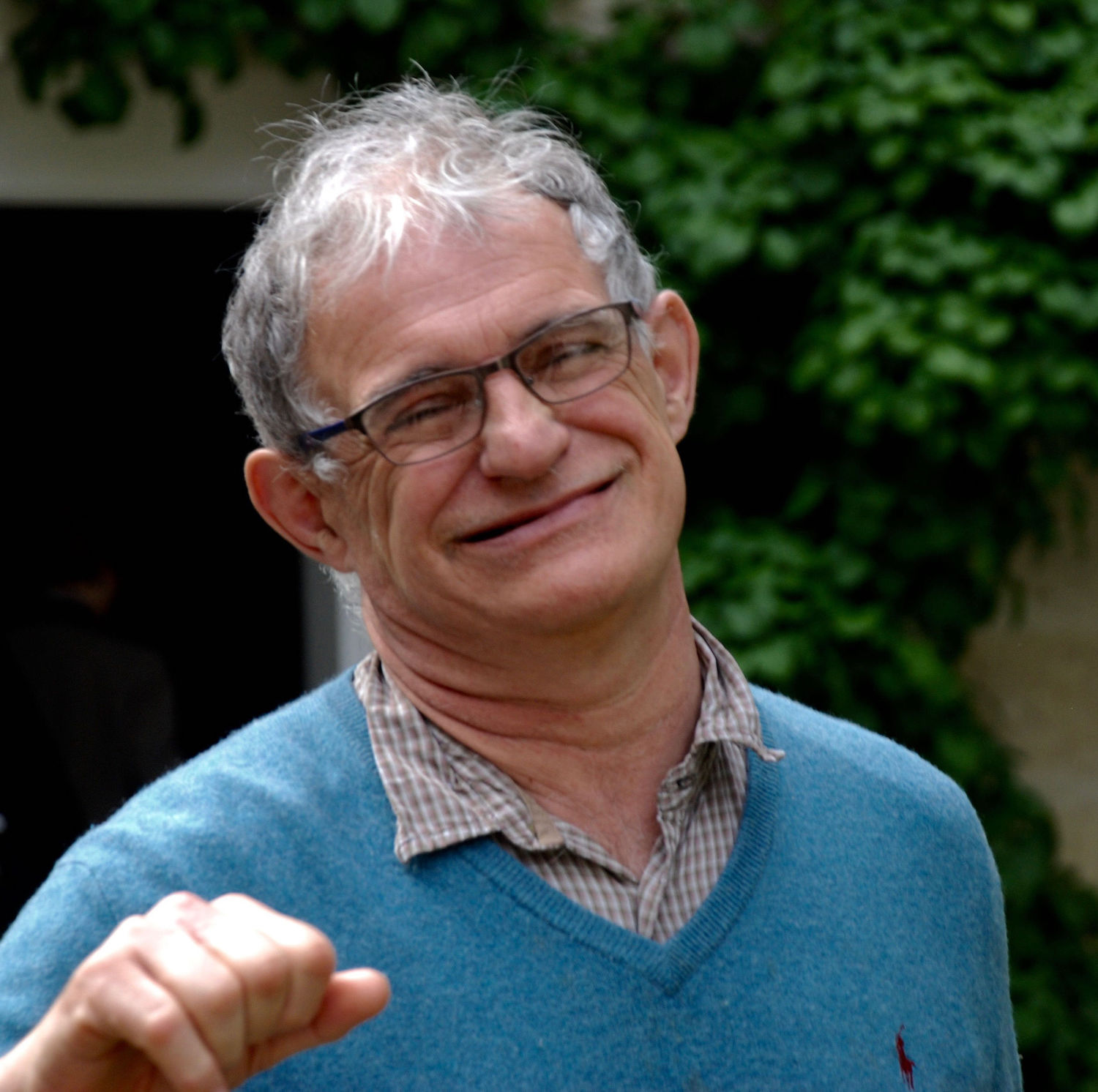 v1 Yvon